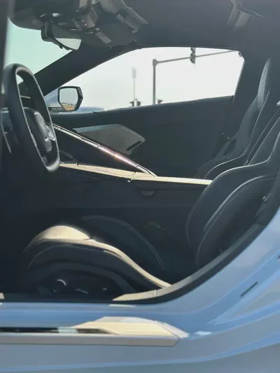 Accident-Free Chevrolet Corvette Stingray C8 | 2LT | 6.2L V8 | Arctic White / Black-12
