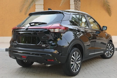 NISSAN KICKS SL 1.6L - GCC SPECS - 5 YEARS UNDER WARRANTY - FREE SERVICE CONTRACT - ACCIDENT FREE --5
