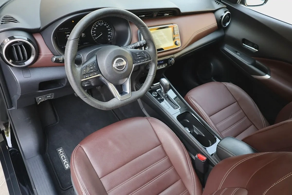 NISSAN KICKS SL 1.6L - GCC SPECS - 5 YEARS UNDER WARRANTY - FREE SERVICE CONTRACT - ACCIDENT FREE -