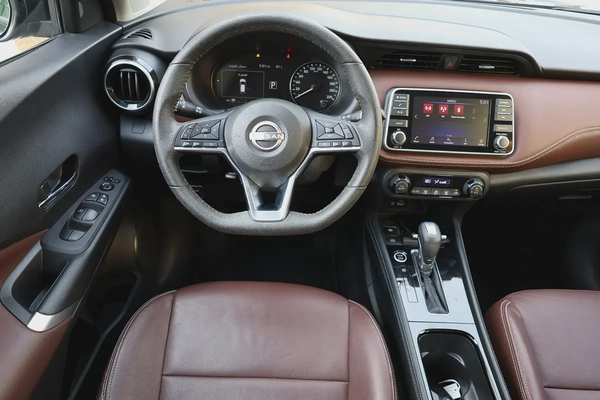 NISSAN KICKS SL 1.6L - GCC SPECS - 5 YEARS UNDER WARRANTY - FREE SERVICE CONTRACT - ACCIDENT FREE -