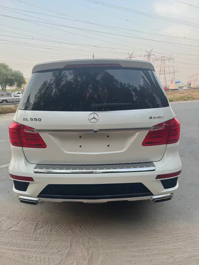 Pristine Mercedes-Benz GL 550 4MATIC 2015 | GCC Specs | Full Service History-4