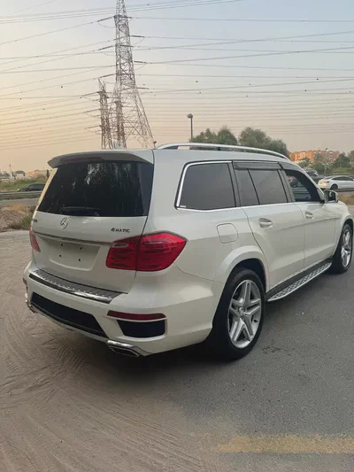 Pristine Mercedes-Benz GL 550 4MATIC 2015 | GCC Specs | Full Service History-5