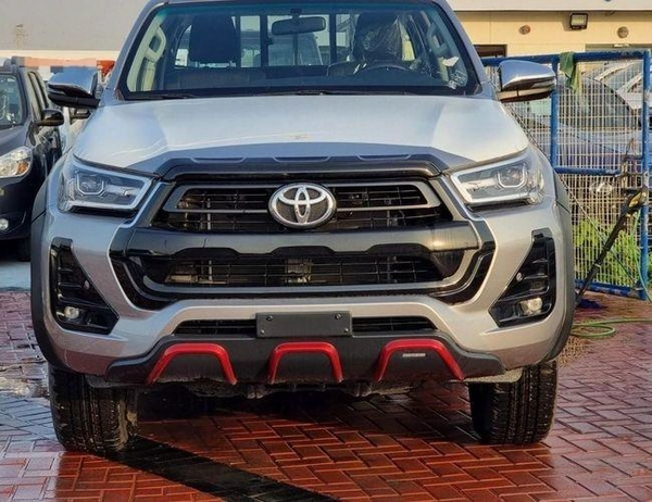 Toyota Hilux SR5 4.0L Petrol 2024