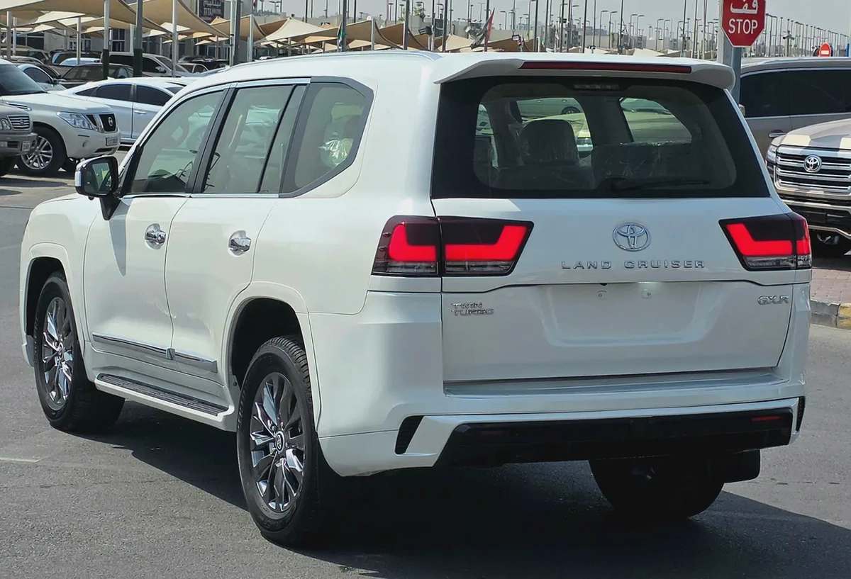 Toyota Land Cruiser GXR V6 4.0L Model 2014 Upgrade to New Face-lift 2024 Full Options-3-3