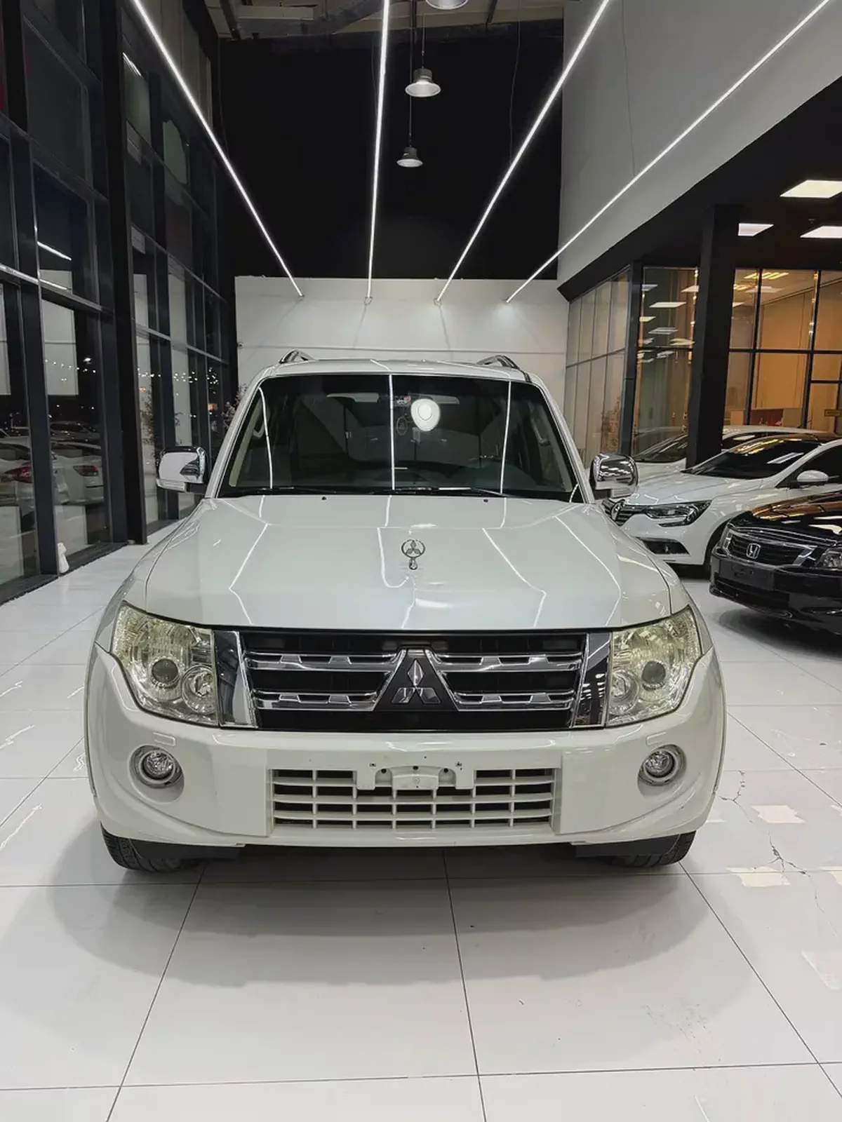 Mitsubishi Pajero Gcc Full option