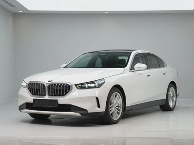GCC specs from OFFICIAL DEALER BMW 520i | Perfect condition | LOW MILEAGE-0