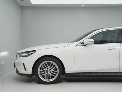 GCC specs from OFFICIAL DEALER BMW 520i | Perfect condition | LOW MILEAGE-2