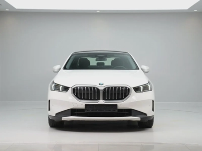 GCC specs from OFFICIAL DEALER BMW 520i | Perfect condition | LOW MILEAGE-4