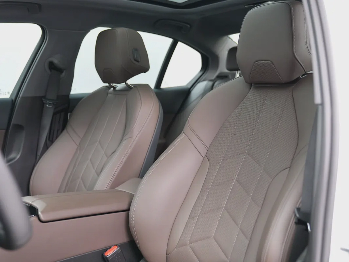 GCC specs from OFFICIAL DEALER BMW 520i | Perfect condition | LOW MILEAGE-9-9