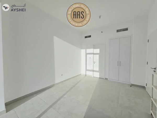 Luxurious Apartment ! Ready To Move ! With All Aminities ! Spacious