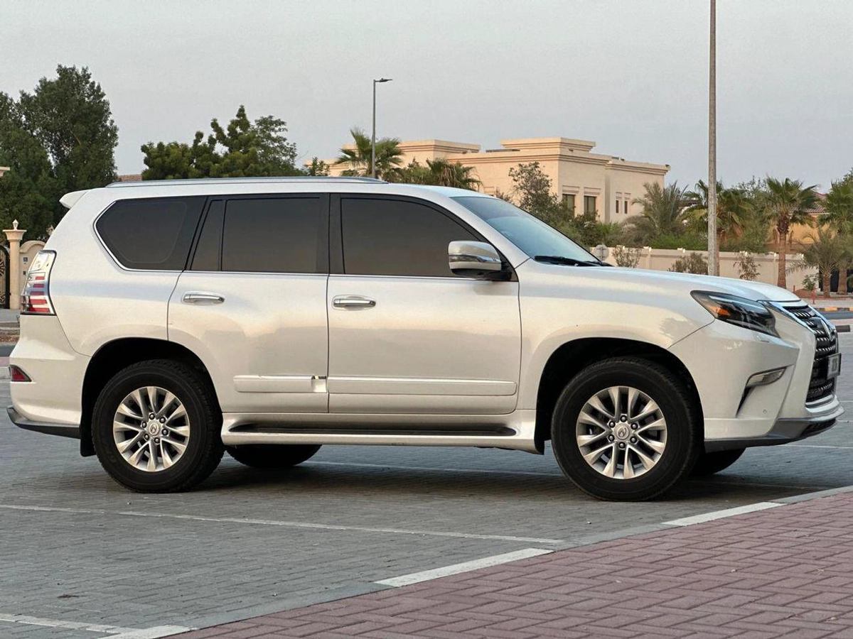 Lexus GX460 GX460 || 4.6L V8 PETROL | SUNROOF | REAR ENTERTAINMENT SCREEN | FULL OPTION-5-0