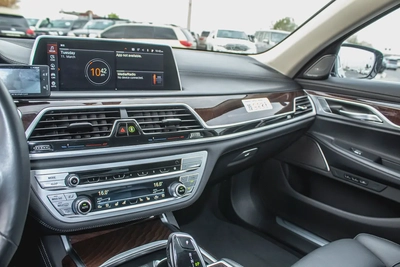 2022 - BMW 750I - IMMACULATE CONDITION - ONLY 59,000 KM DONE-13