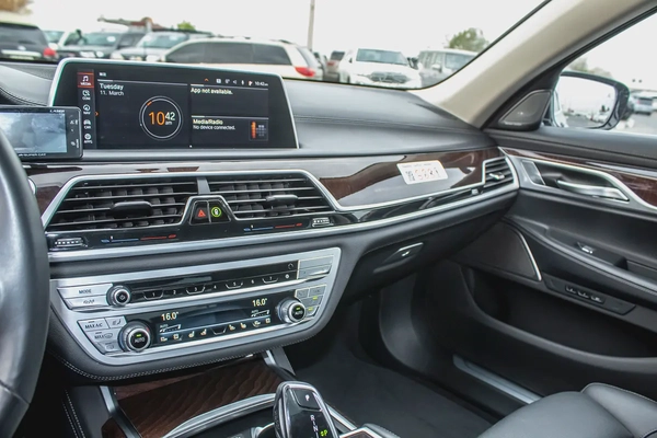 2022 - BMW 750I - IMMACULATE CONDITION - ONLY 59,000 KM DONE