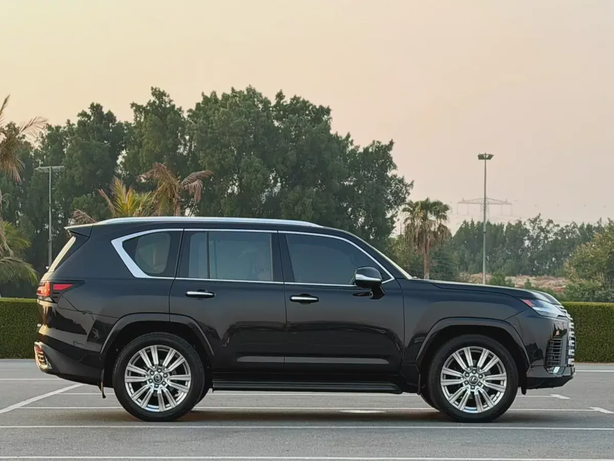 Lexus LX 600 VIP 2023 | GCC Specs | Under warranty-2-2