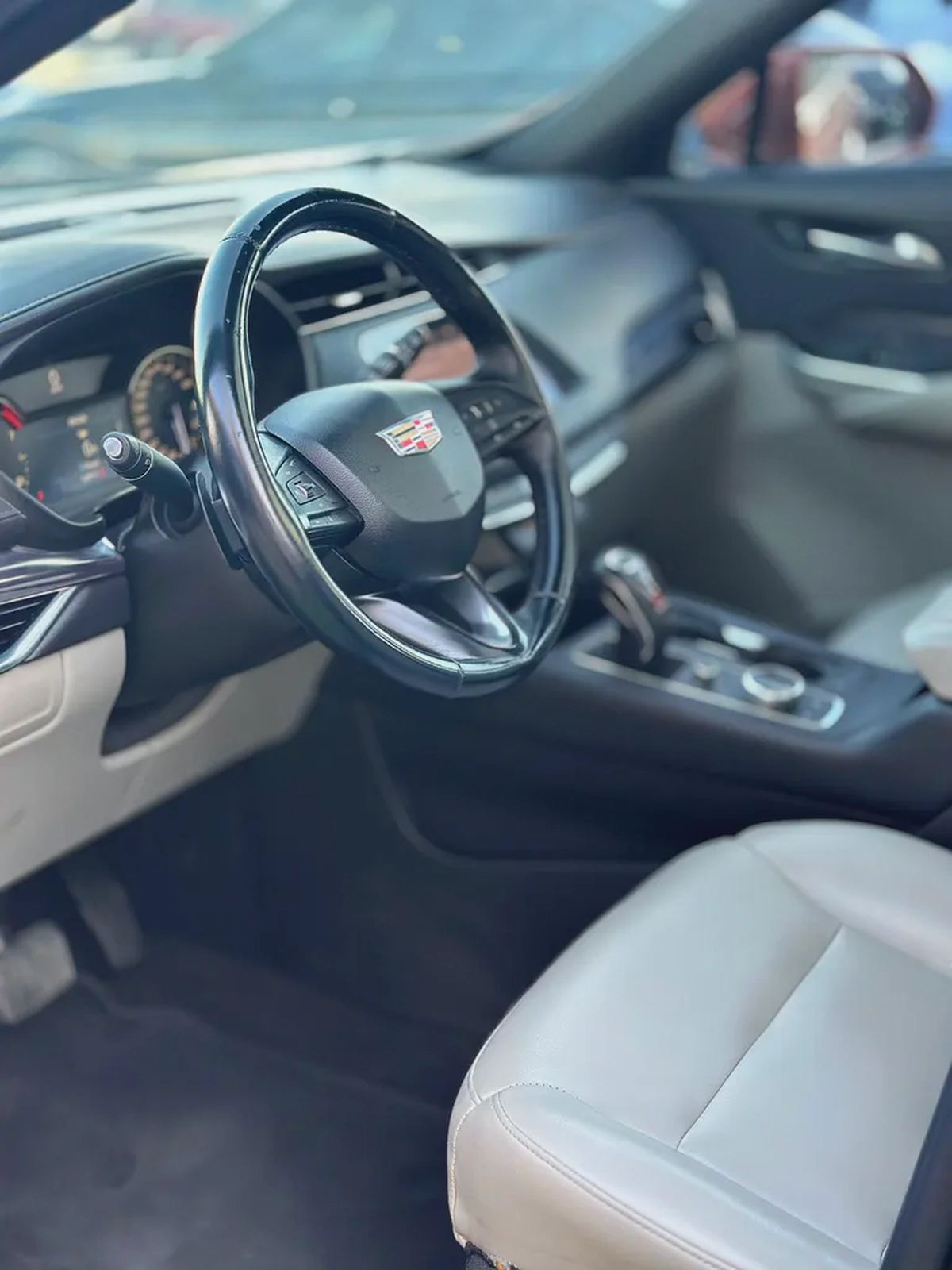 Cadillac XT4 Premium Luxury 2019 GCC Specs Excellent Condition-7-7