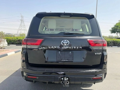 Toyota Land Cruiser VXR-10