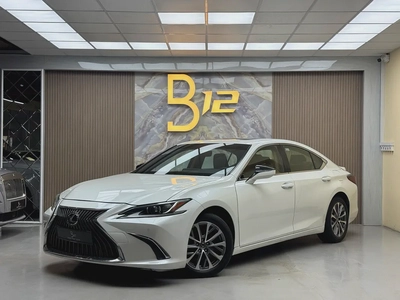 Lexus ES 300h Platinum 2023 | GCC Specs | Low Mileage | Hybrid Luxury-1