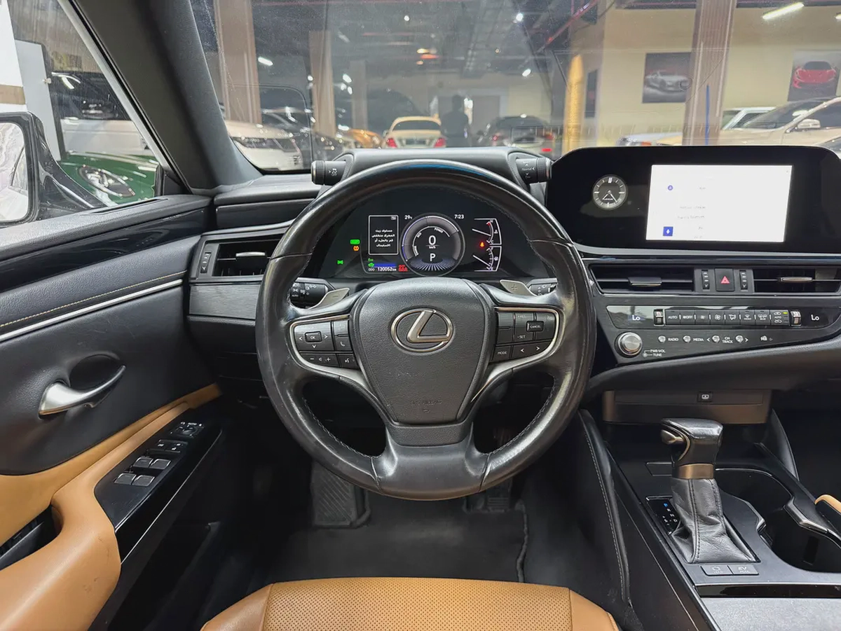 Lexus ES 300h Platinum 2023 | GCC Specs | Low Mileage | Hybrid Luxury-8-8