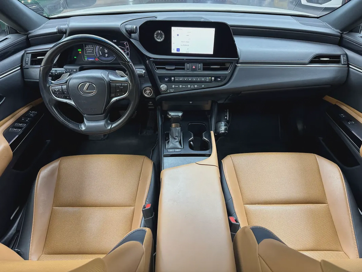Lexus ES 300h Platinum 2023 | GCC Specs | Low Mileage | Hybrid Luxury-9-9