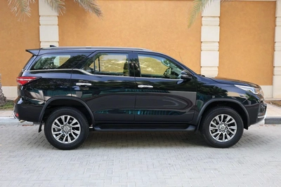 TOYOTA FORTUNER VXR V6 - GCC SPECS - UNDER WARRANTY - FULL SERVICE HISTORY - ACCIDENT FREE --12