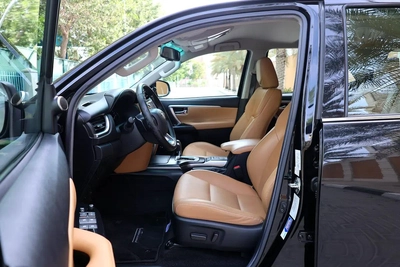 TOYOTA FORTUNER VXR V6 - GCC SPECS - UNDER WARRANTY - FULL SERVICE HISTORY - ACCIDENT FREE --18