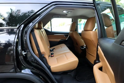 TOYOTA FORTUNER VXR V6 - GCC SPECS - UNDER WARRANTY - FULL SERVICE HISTORY - ACCIDENT FREE --9
