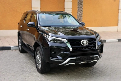 TOYOTA FORTUNER VXR V6 - GCC SPECS - UNDER WARRANTY - FULL SERVICE HISTORY - ACCIDENT FREE --0