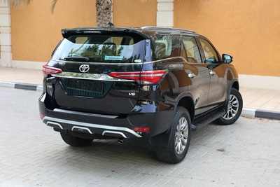 TOYOTA FORTUNER VXR V6 - GCC SPECS - UNDER WARRANTY - FULL SERVICE HISTORY - ACCIDENT FREE --16