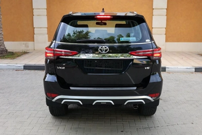 TOYOTA FORTUNER VXR V6 - GCC SPECS - UNDER WARRANTY - FULL SERVICE HISTORY - ACCIDENT FREE --7