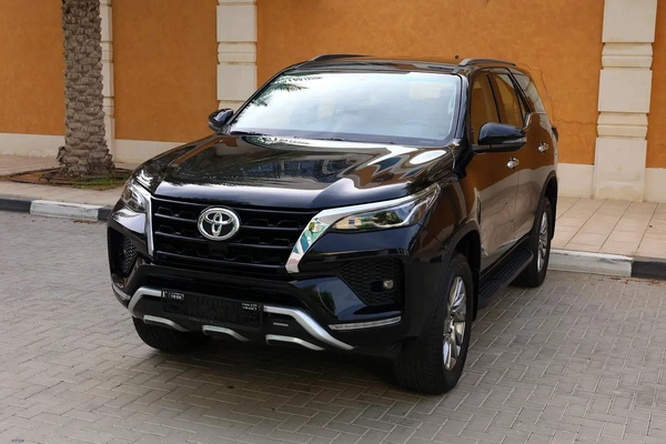 TOYOTA FORTUNER VXR V6 - GCC SPECS - UNDER WARRANTY - FULL SERVICE HISTORY - ACCIDENT FREE -
