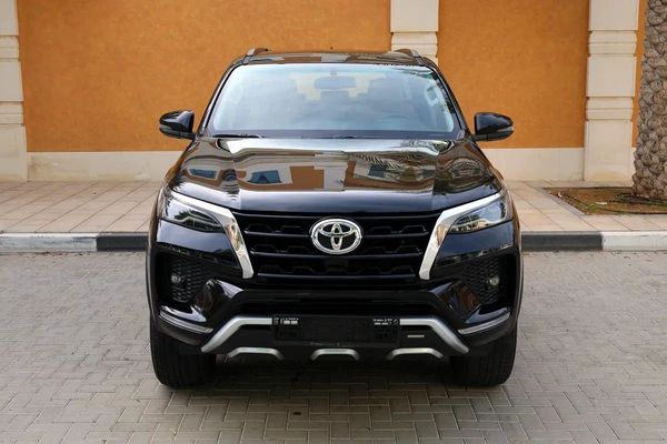 TOYOTA FORTUNER VXR V6 - GCC SPECS - UNDER WARRANTY - FULL SERVICE HISTORY - ACCIDENT FREE -