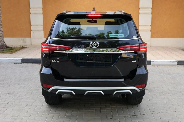 TOYOTA FORTUNER VXR V6 - GCC SPECS - UNDER WARRANTY - FULL SERVICE HISTORY - ACCIDENT FREE -