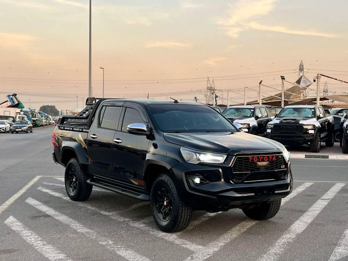 Toyota Hilux SGLX 2021 Toyota Hilux Black Edition - Trunk Cover - 2.7L V4 - GCC - AWD 4x4 - Rear Camera - Le