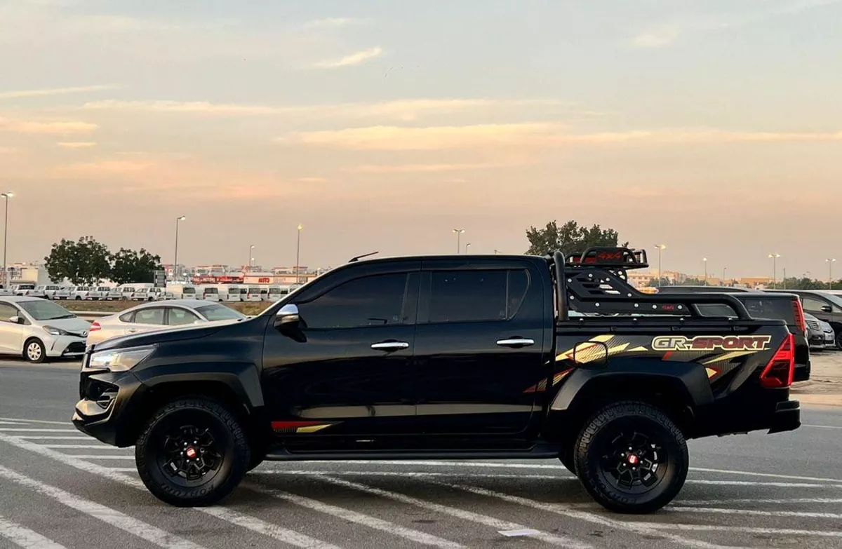 Toyota Hilux SGLX 2021 Toyota Hilux Black Edition - Trunk Cover - 2.7L V4 - GCC - AWD 4x4 - Rear Camera - Le-3-0