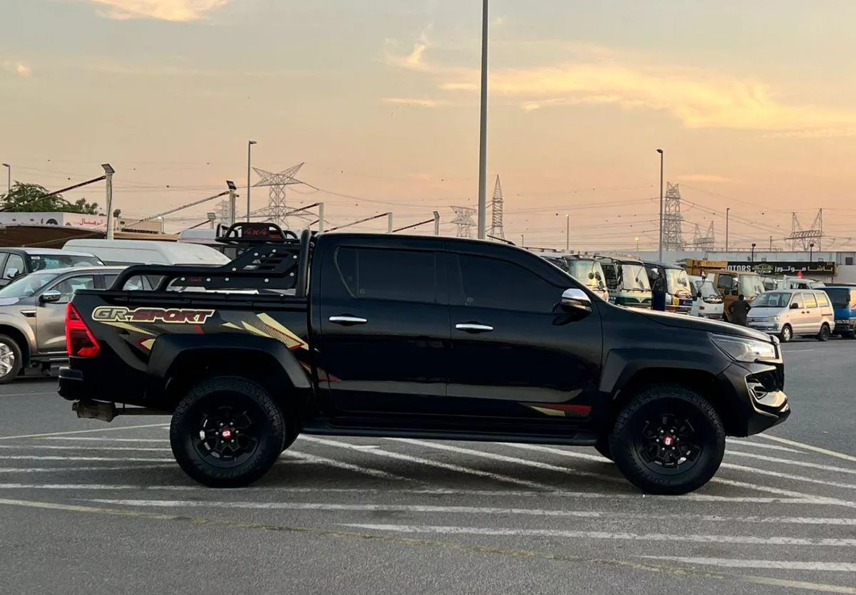 Toyota Hilux SGLX 2021 Toyota Hilux Black Edition - Trunk Cover - 2.7L V4 - GCC - AWD 4x4 - Rear Camera - Le-8-0