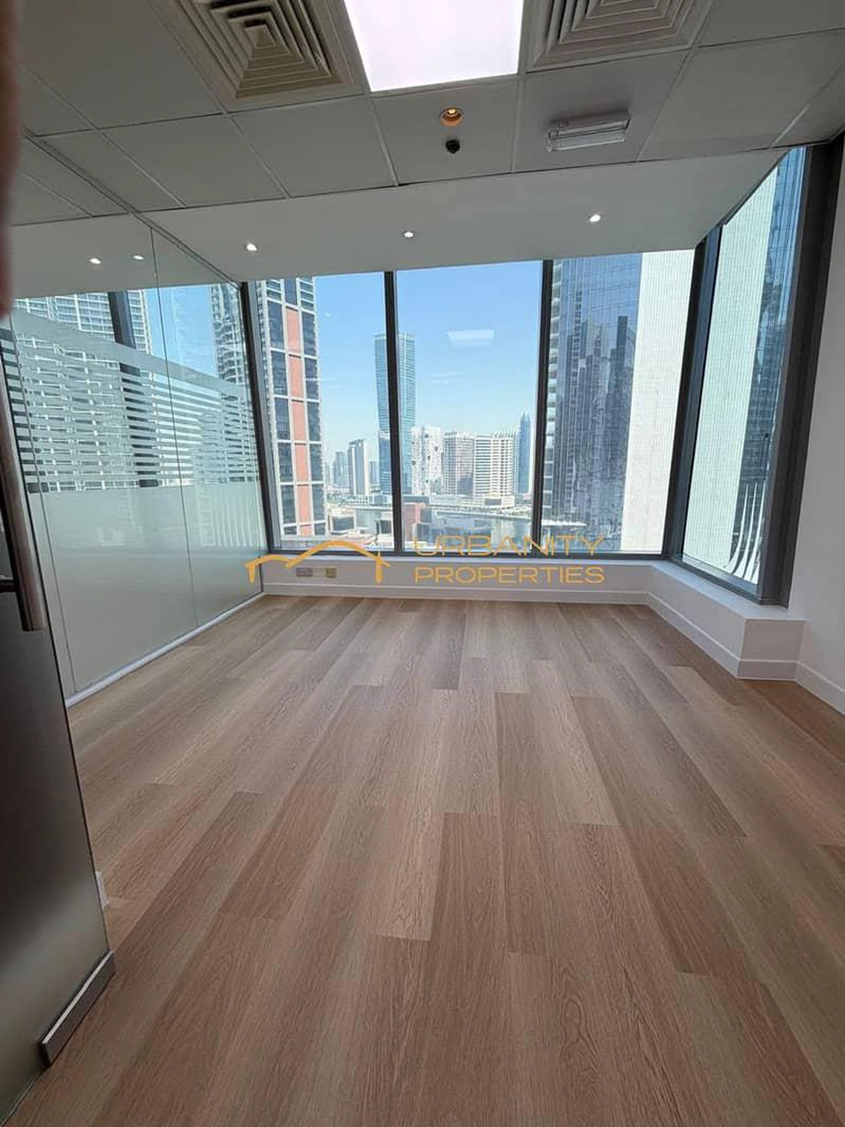 Prestigious Business Bay Office | Fully Fitted | Pantry & Washroom | Vacant-5-5