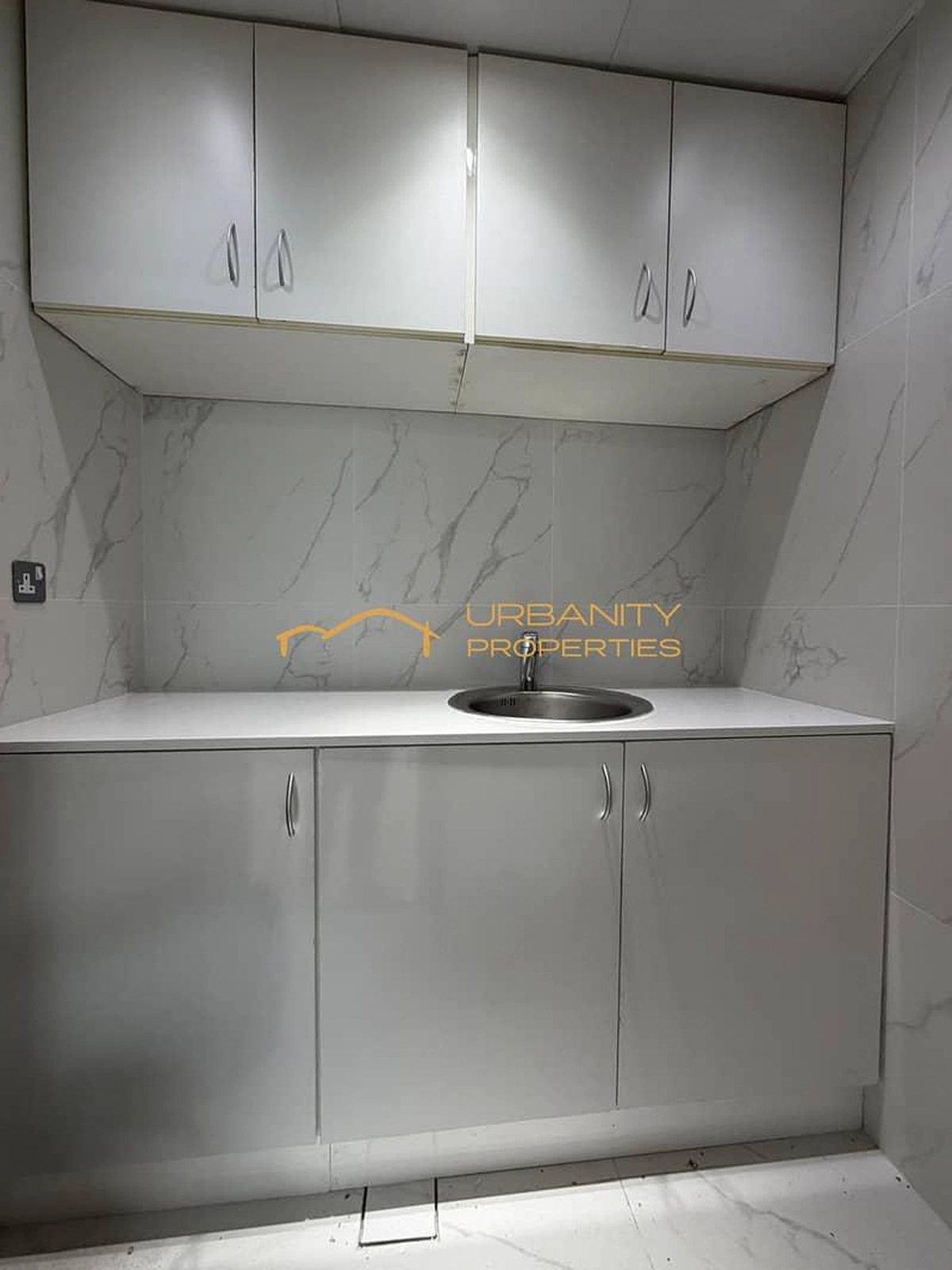Prestigious Business Bay Office | Fully Fitted | Pantry & Washroom | Vacant-4-4