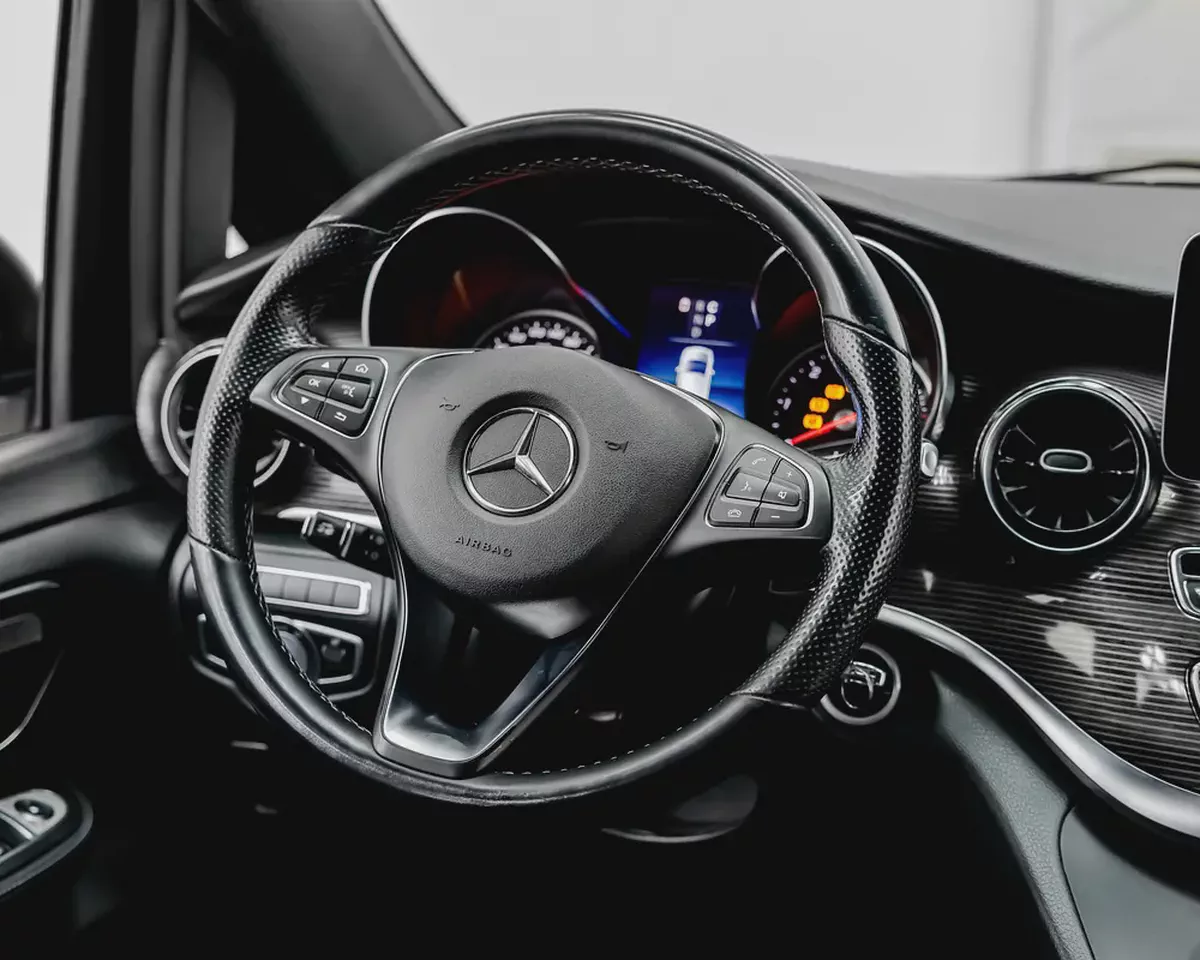 MERCEDES V 250D - European Specs | Luxury 8-Seater - Excellent condition-8-8