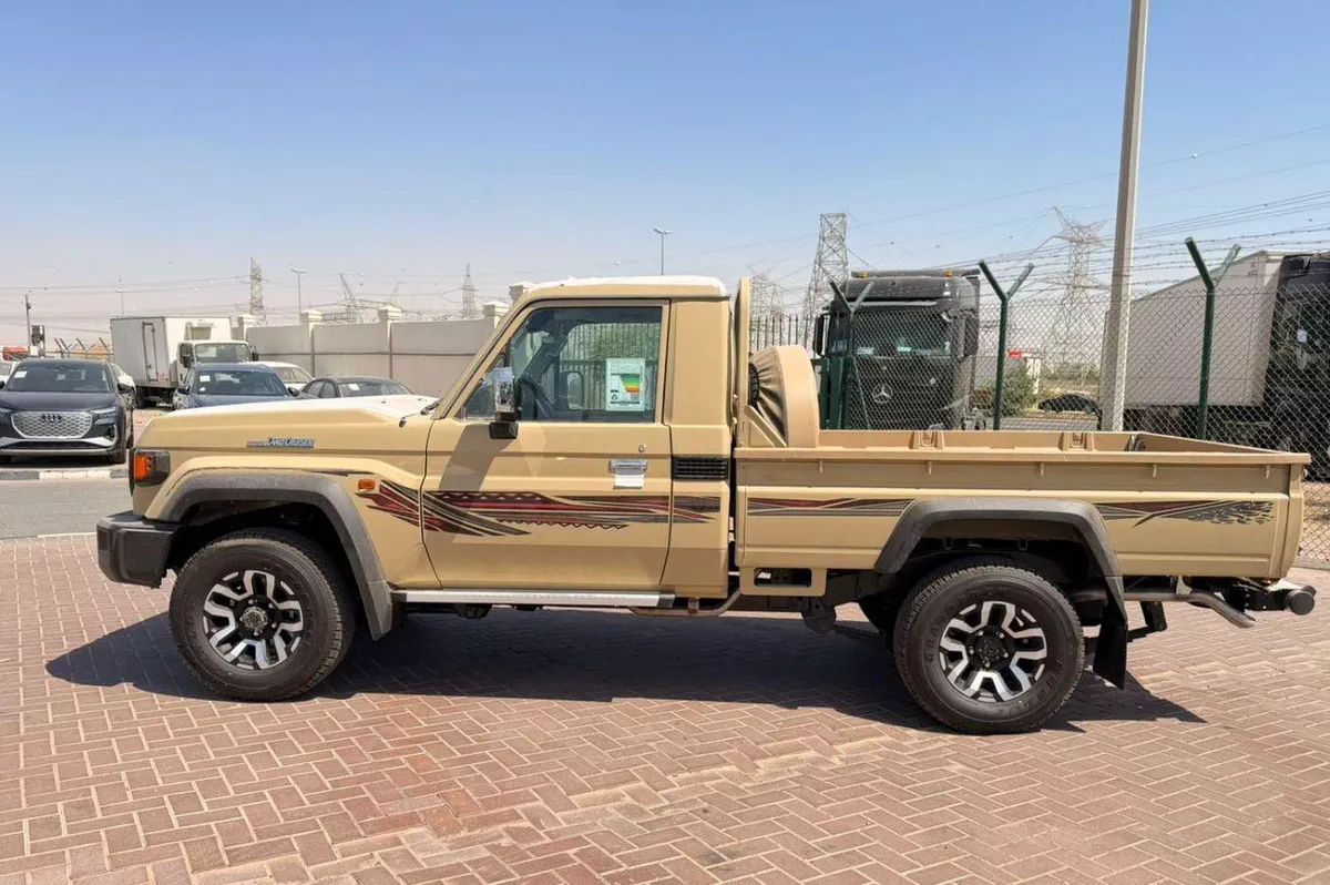 Toyota Land Cruiser Pick Up Toyota pickup LC 79 SINGLE Petrol 4,0L Model 2026  Saudi spec-13-0