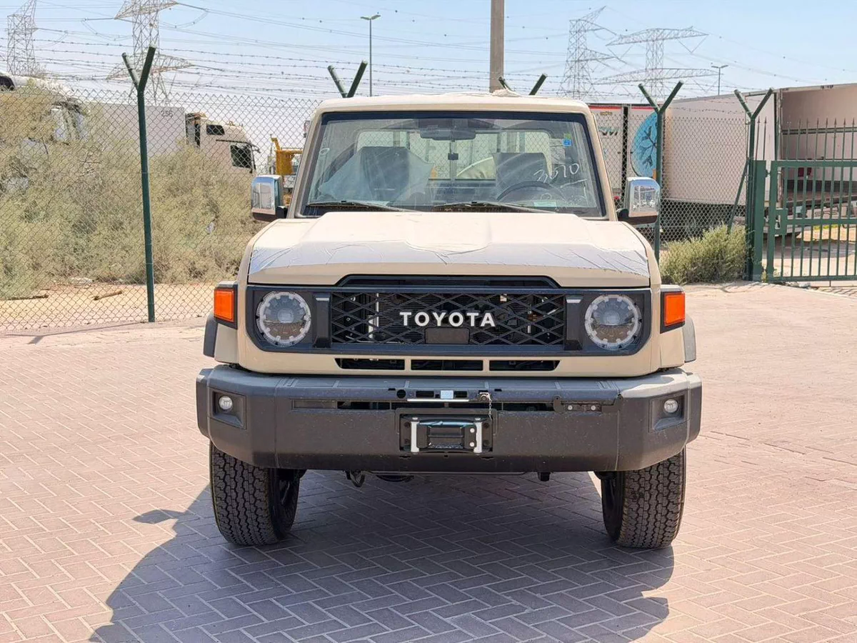 Toyota Land Cruiser Pick Up Toyota pickup LC 79 SINGLE Petrol 4,0L Model 2026  Saudi spec