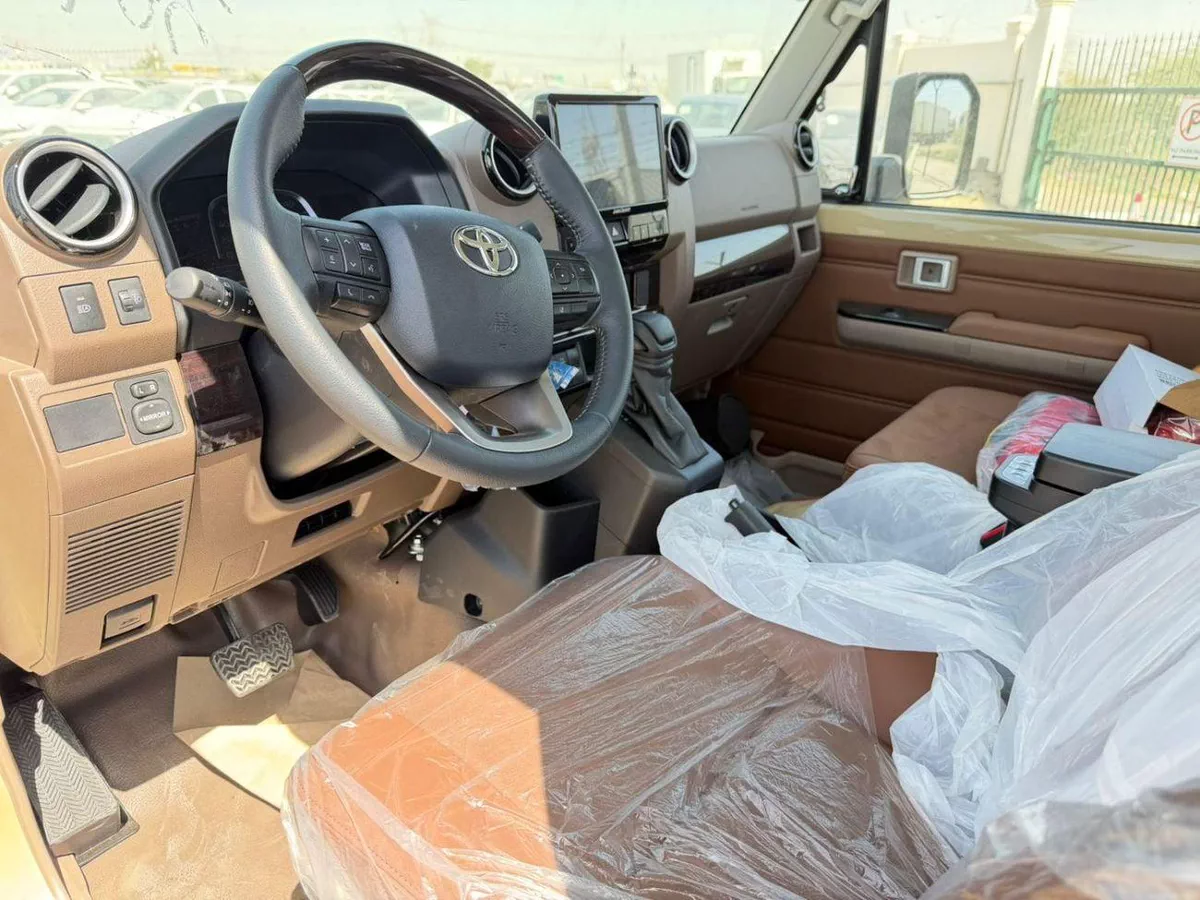 Toyota Land Cruiser Pick Up Toyota pickup LC 79 SINGLE Petrol 4,0L Model 2026  Saudi spec-4-0