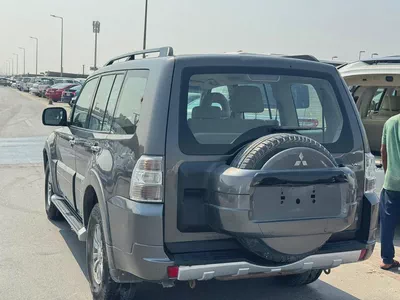 Mitsubshi pajero 2011 Gary color GCC calen car-1