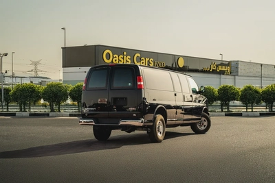 GMC Savana 3500 Cargo Extended Wheelbase 2023 GCC 6.6L V8 0Kms-3