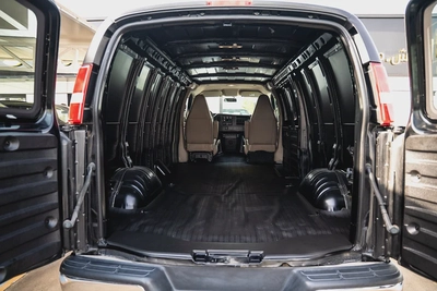 GMC Savana 3500 Cargo Extended Wheelbase 2023 GCC 6.6L V8 0Kms-19