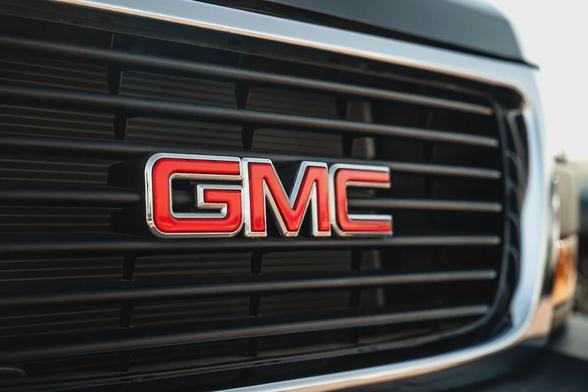 GMC Savana 3500 Cargo Extended Wheelbase 2023 GCC 6.6L V8 0Kms-1-1