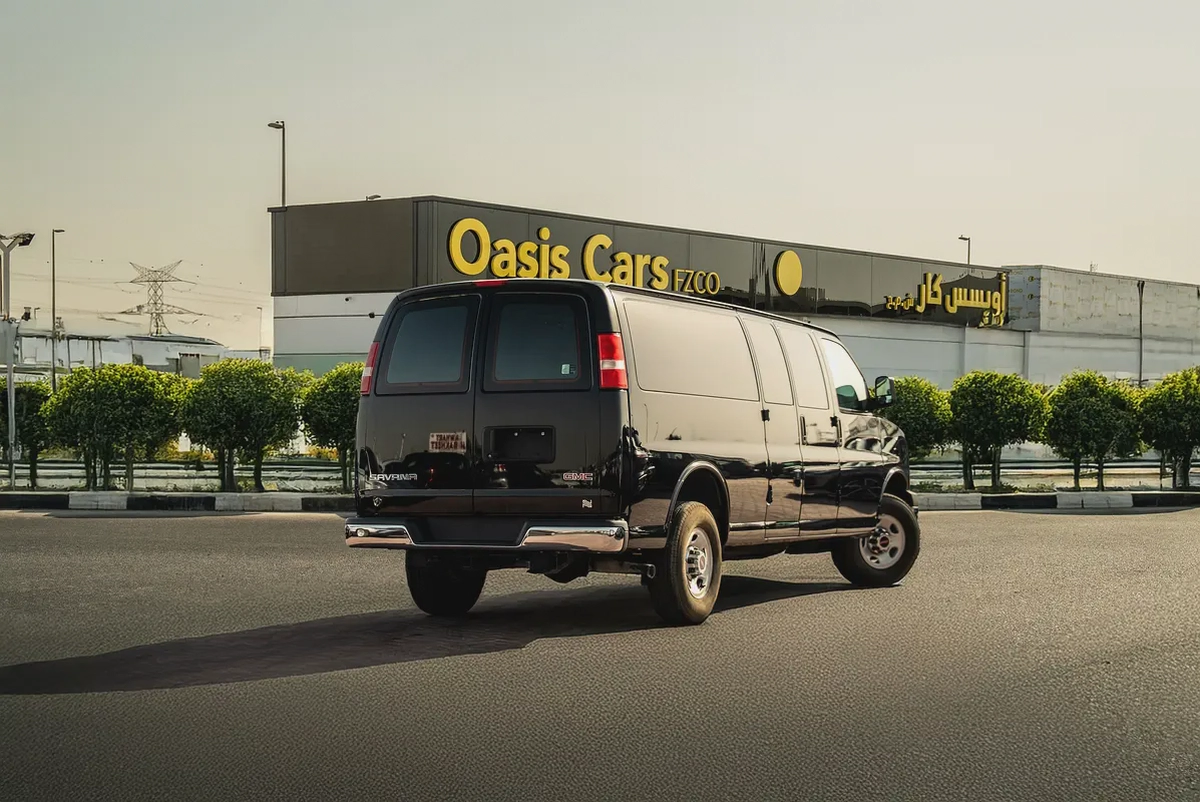 GMC Savana 3500 Cargo Extended Wheelbase 2023 GCC 6.6L V8 0Kms-3-3
