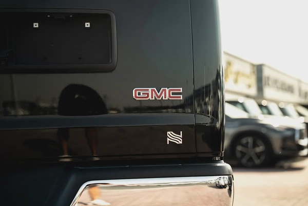 GMC Savana 3500 Cargo Extended Wheelbase 2023 GCC 6.6L V8 0Kms
