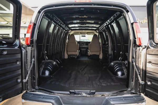 GMC Savana 3500 Cargo Extended Wheelbase 2023 GCC 6.6L V8 0Kms