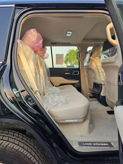 Toyota Land Cruiser VXR TWIN TURBO LC300 WITH AERO KIT || 3.5L PETROL V6 A/T 4WD | FULL OPTION (CODE # VXRSAA)-14