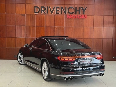 Audi S8 Audi S8, full option, agency condition, agency paint, 2 agency service keys-3